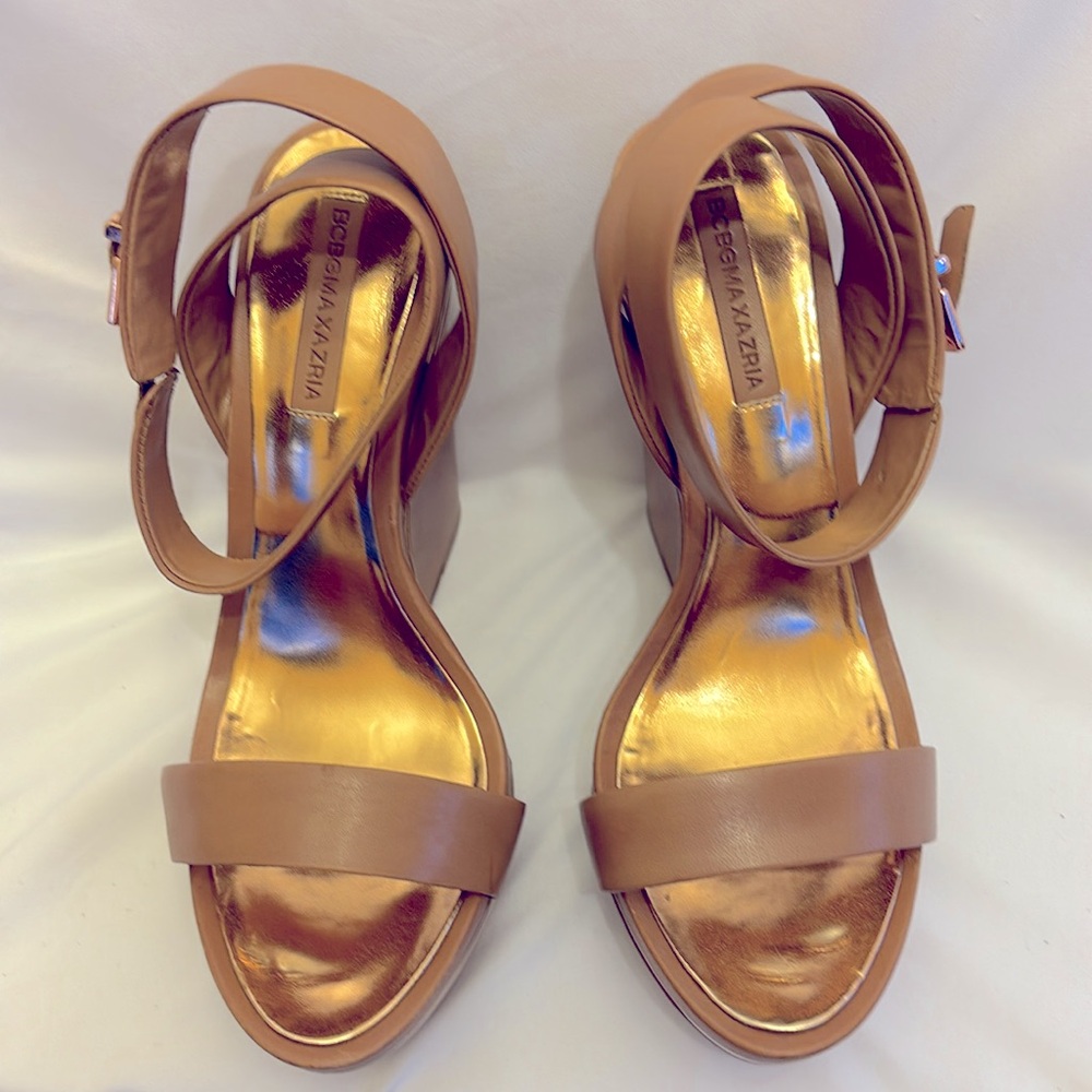 NWB BCBG  Platform Wedge  Sandals 9M Tan Orig $250 - Picture 8 of 11